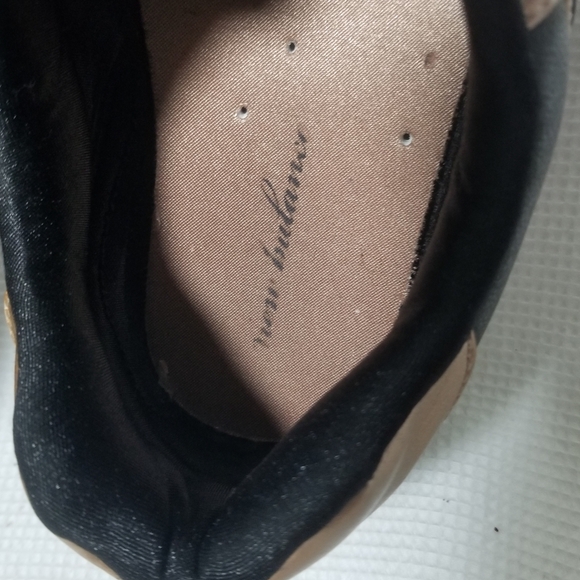 New Balance Women's Black and Bronze Sneakers - Picture 2 of 9